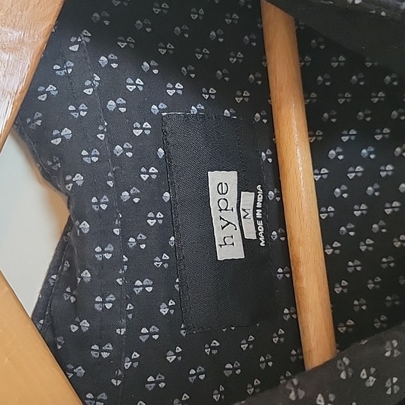 Hype Short Sleeve Button Down Shirt. Size M. Geometric pattern - Picture 2 of 3